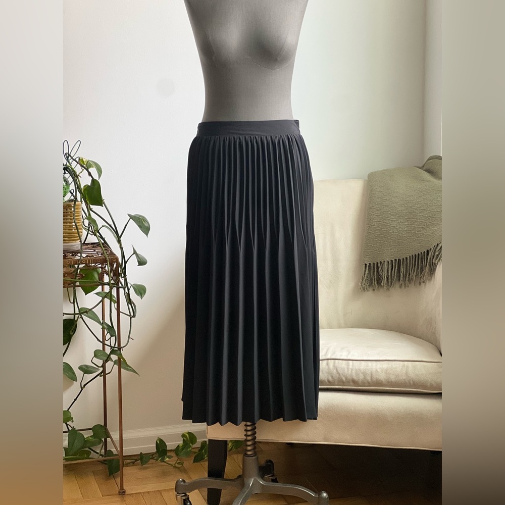 Black Pleated Skirt - Picture 2 of 7